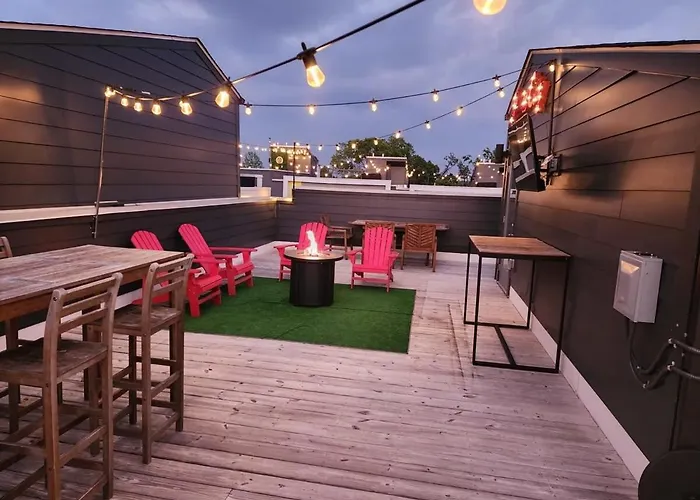 Carrie Underwood\'S East Side Rooftop Game Room