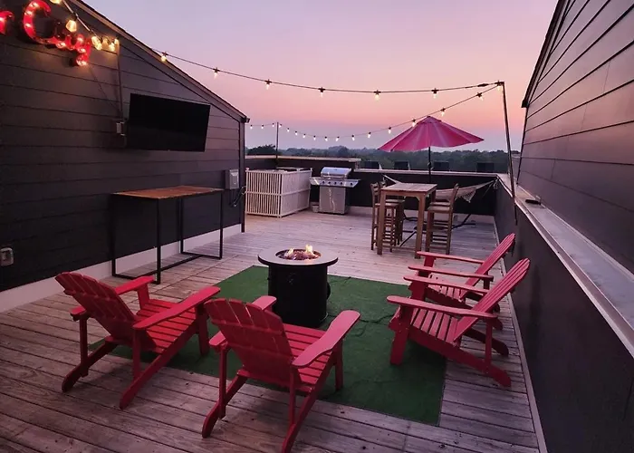 Carrie Underwood\'S East Side Rooftop Game Room